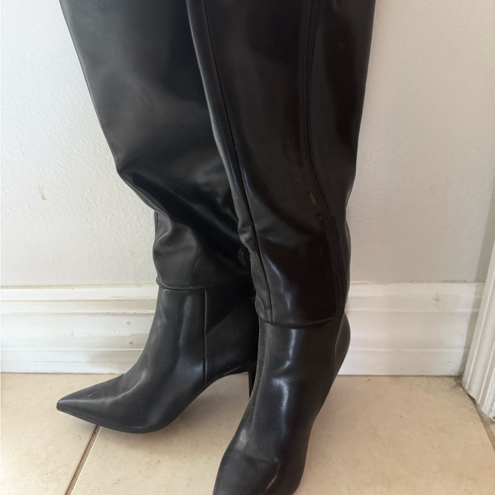 Black knee high boots - Picture 2 of 3
